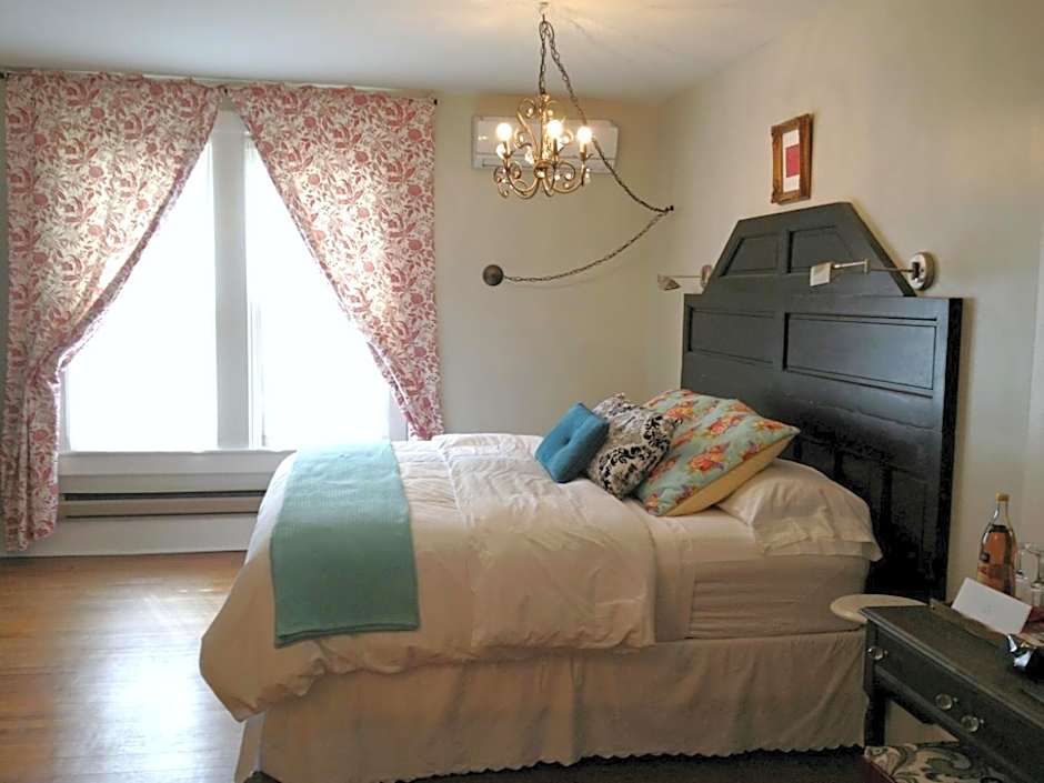 The Inn at Ragged Edge