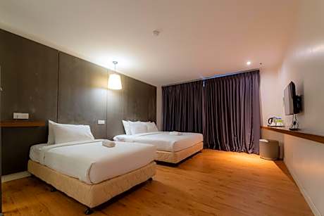 Superior Room 1 Queen & 1 Single Bed