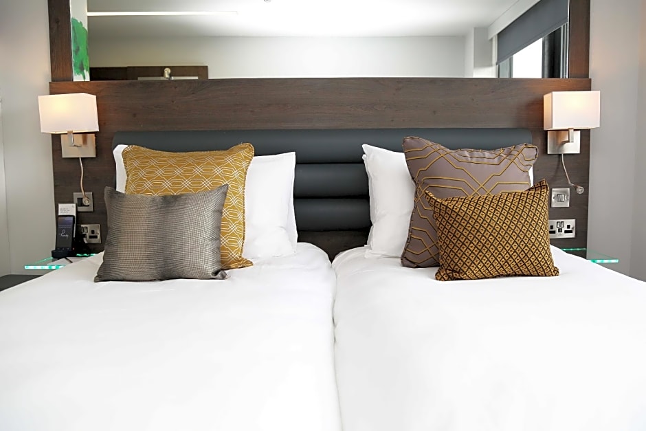 Hub hotel. Link Hotel and Hub Room.