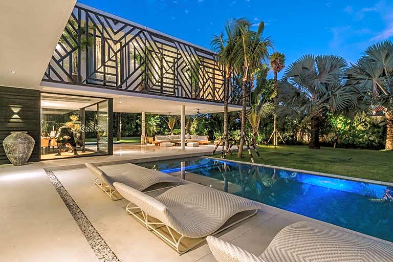 Villa Bull House: Amazing 6 Bedrooms Contemporary Villa in Seminyak