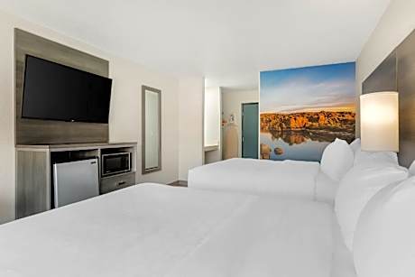 Queen Room with 2 Queen Beds - Non Smoking