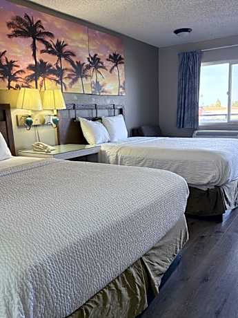 Queen Room with Two Queen Beds - Smoking