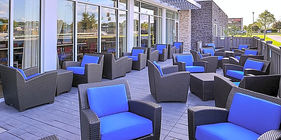 Holiday Inn Express and Suites - Mall of America - MSP Airport By IHG