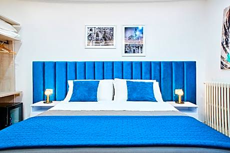 Deluxe King Room with Balcony