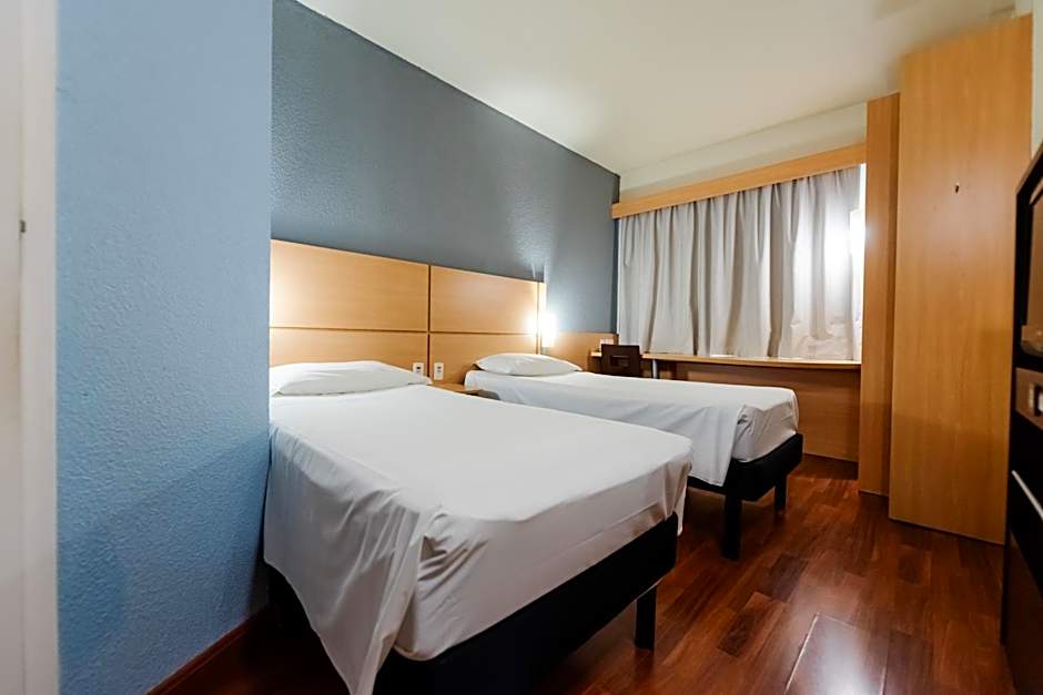 Ibis Blumenau