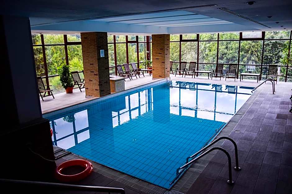 Hotel Valea cu Pesti