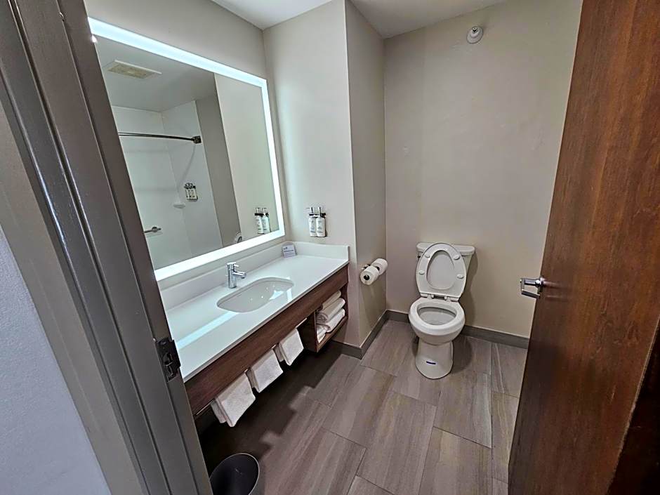 Holiday Inn Express Hotel & Suites Cincinnati-Blue Ash By IHG