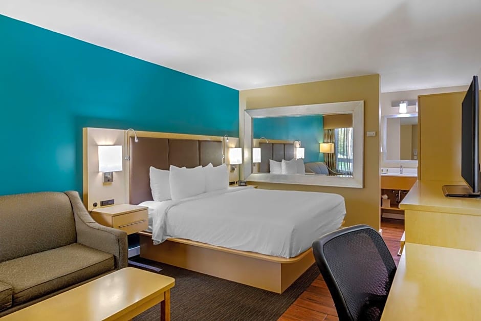Best Western Plus South Coast Inn