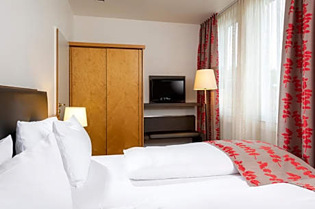 One-Bedroom Suite with Sofa Bed