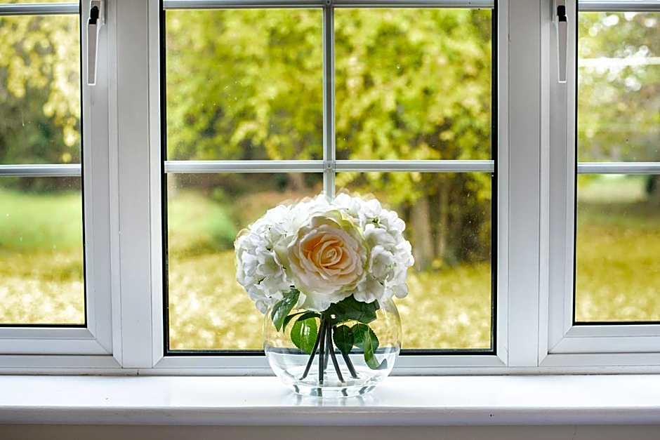 Trivelles Waterhall Country Gatwick Hotel & airport parking