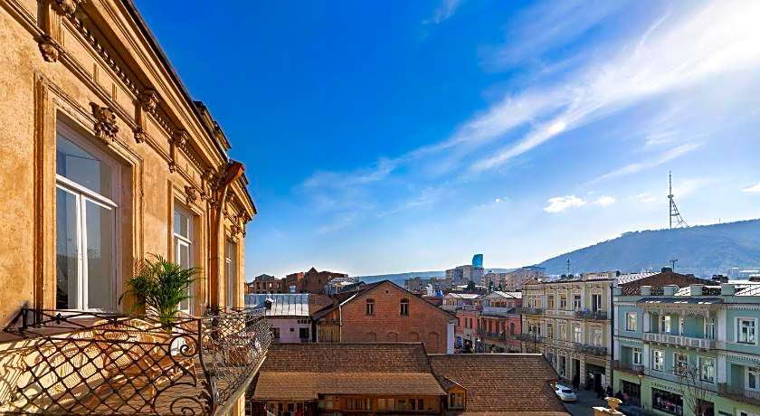 Unfound Door - Design Hotel