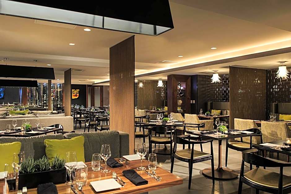 Renaissance by Marriott Cincinnati Downtown Hotel