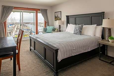 King Suite with Balcony (no pets allowed)