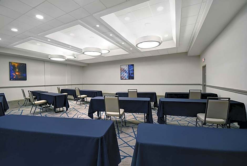 Embassy Suites by Hilton Detroit - Livonia/Novi