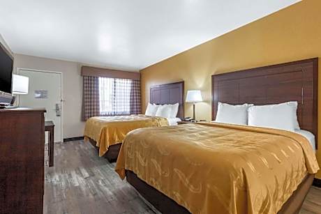 Queen Room with Two Queen Beds - Non-Smoking/Pet Friendly