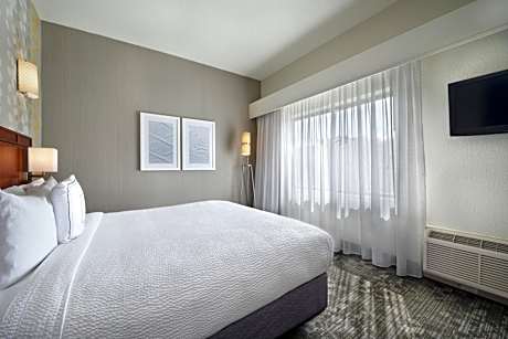 King Room with Sofa Bed and Adapted Tub - Mobility Accessible