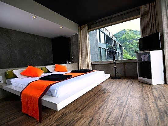 Oak Ray Hotel - Tea Bush Ramboda