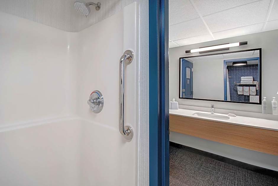 Spark by Hilton Rochester University Area