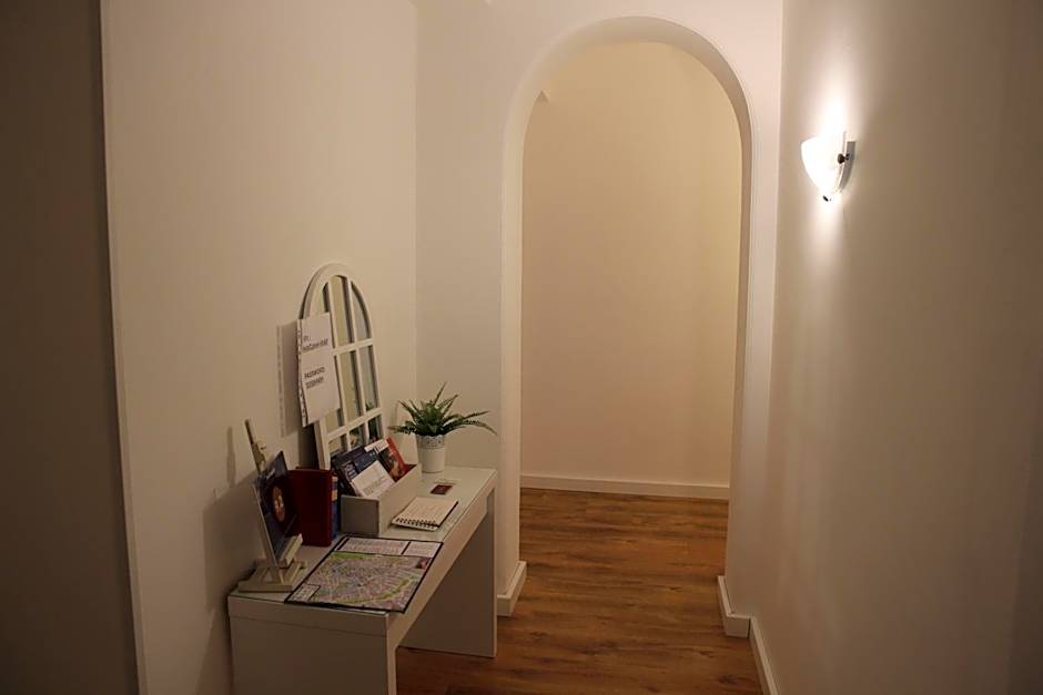 ES - Essential Solution & Emotion Stories (locazione turistica)