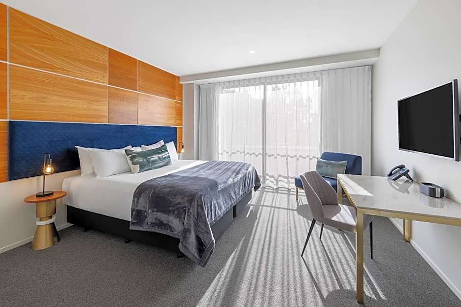 Hidden Lake Hotel & Apartments