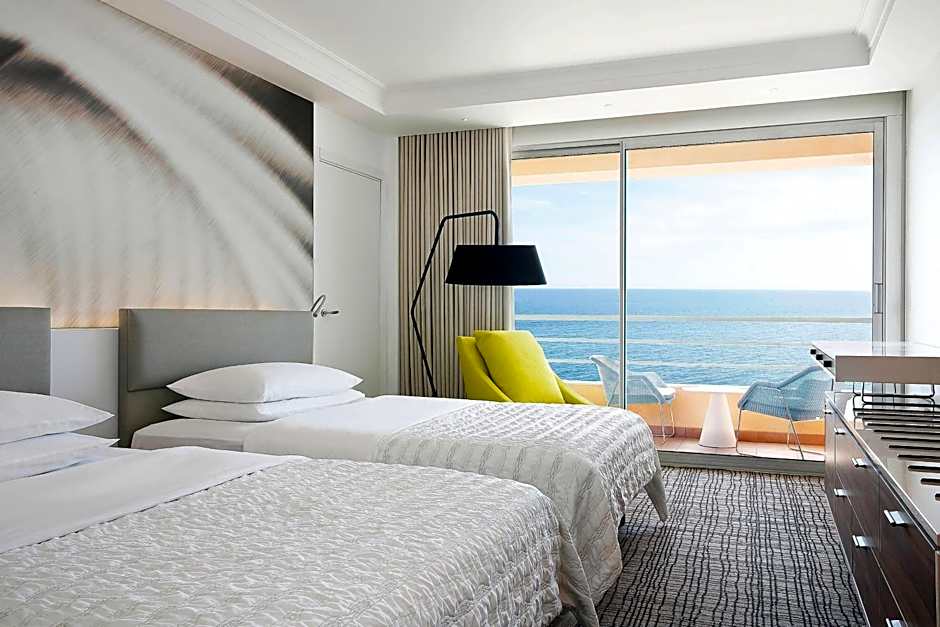 Le Meridien Beach Plaza