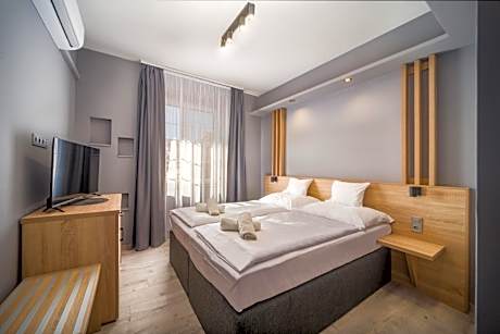 One-Bedroom Apartment (4 Adults)