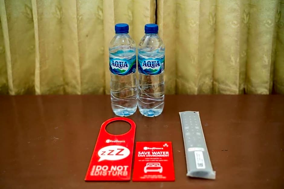 RedDoorz Near Bundaran Ciceri