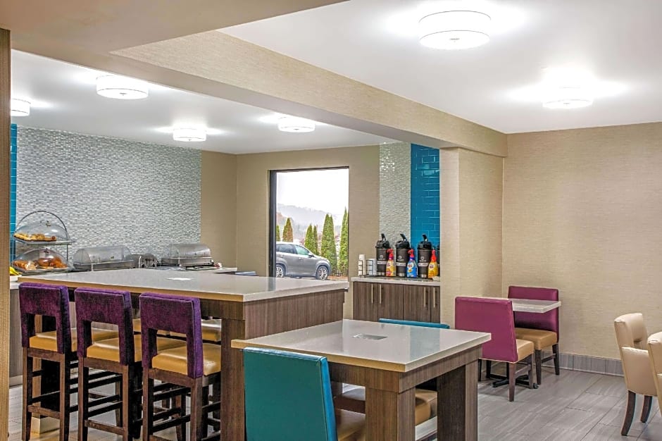 La Quinta Inn & Suites by Wyndham Radford