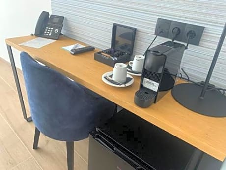 Deluxe, Balcony