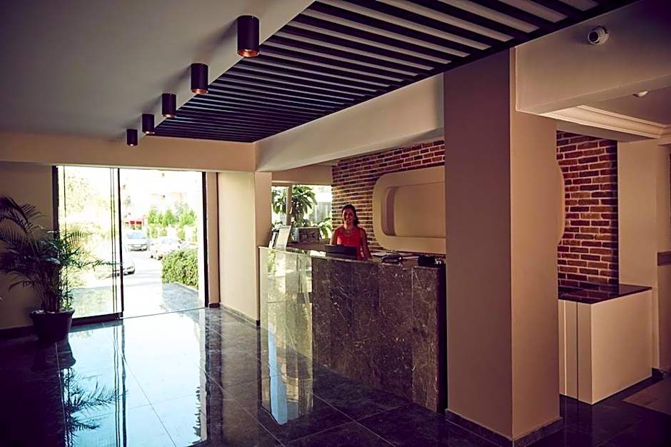 Two Seas Hotel