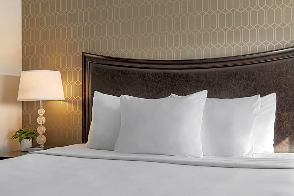Peacock Suites