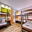 Hostel Helvetia - Private Rooms in City Center