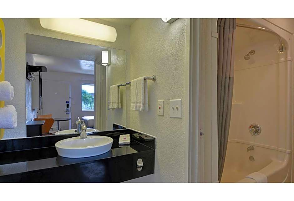 Motel 6 Dania Beach, FL