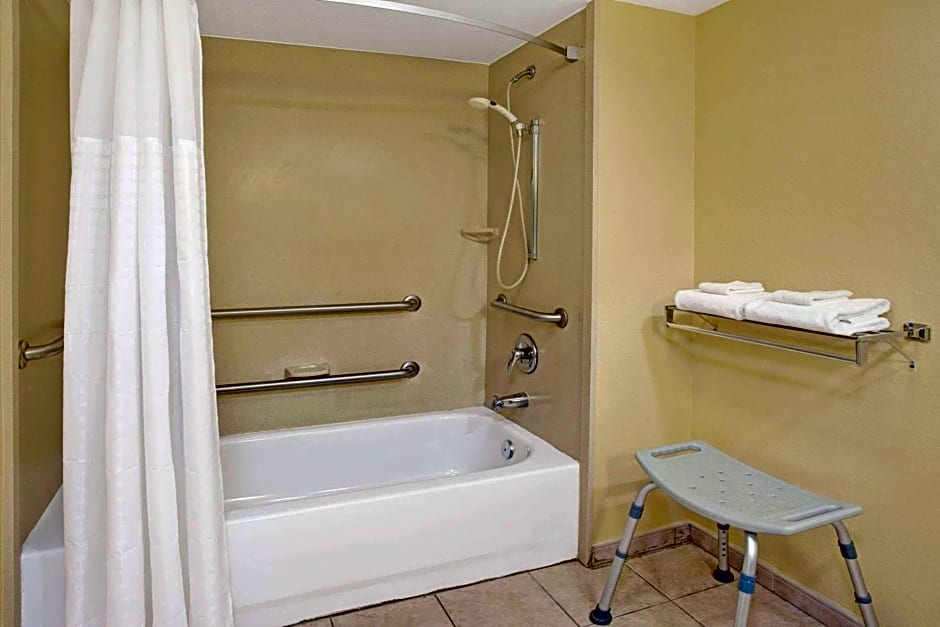 Super 8 by Wyndham Dania/Fort Lauderdale Arpt