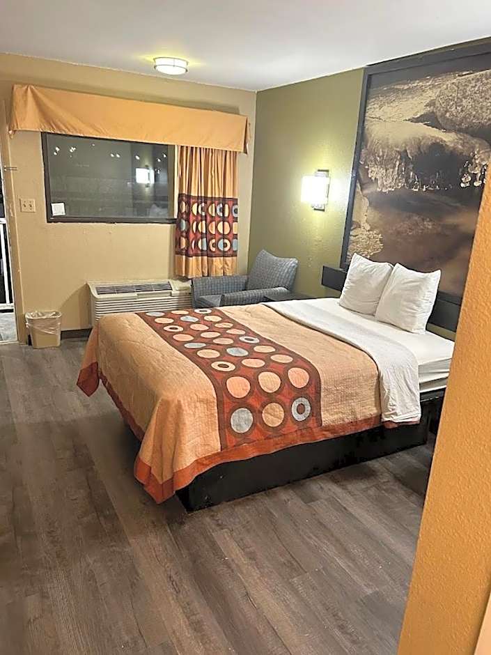 Super 8 by Wyndham Shelby