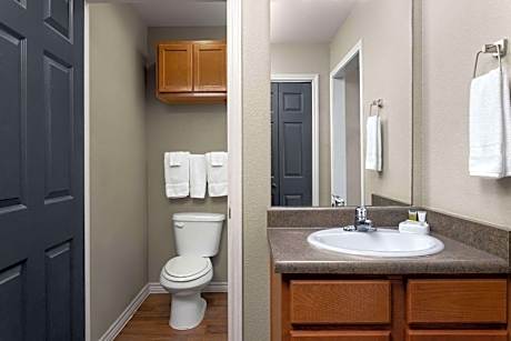 Eagle's Den Suites Kenedy a Travelodge by Wyndham