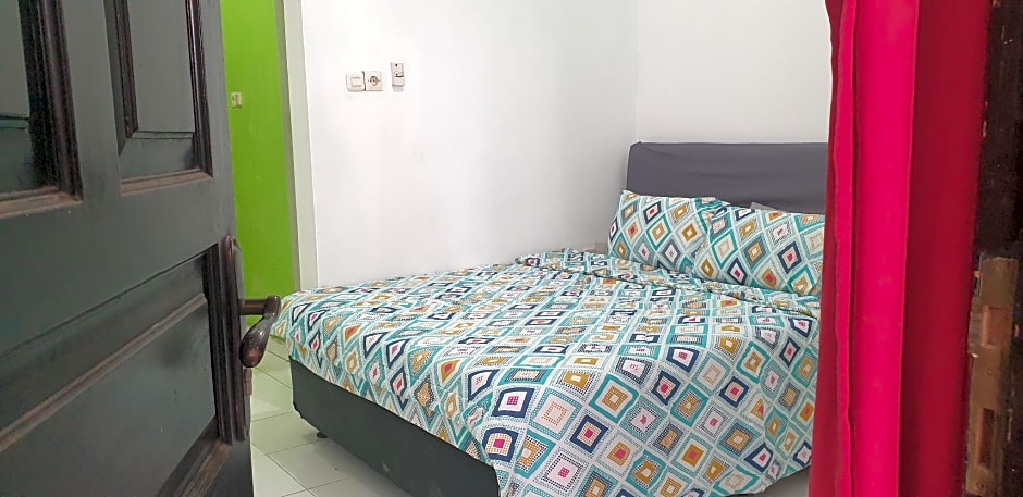 OYO 90990 Surya Residence