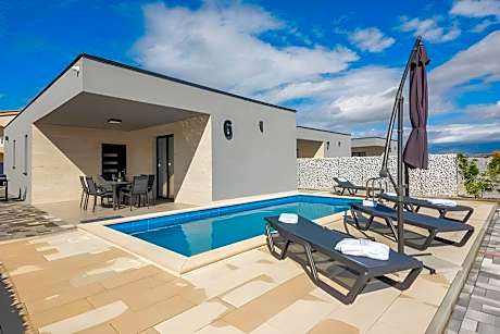 Villas Resort in Vir with pool