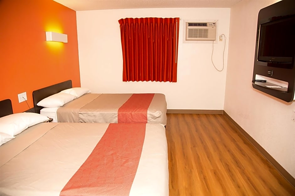 Motel 6 Omaha, NE