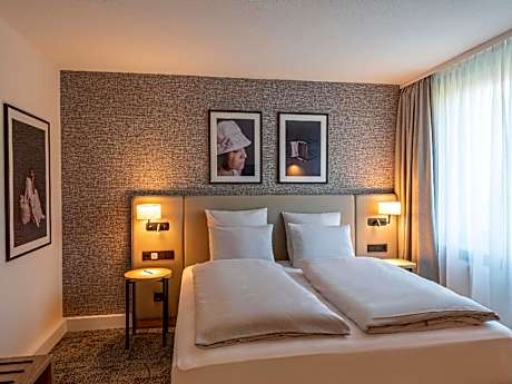 Junior Suite with king-size bed and couch