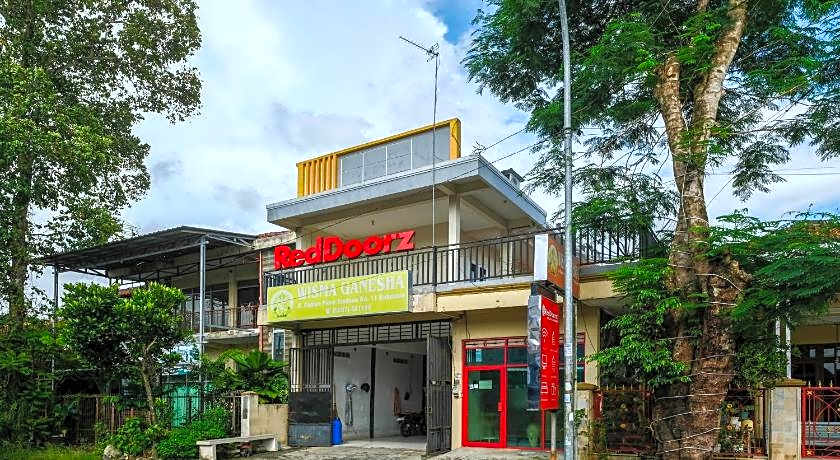 RedDoorz Syariah near Alun Alun Kebumen