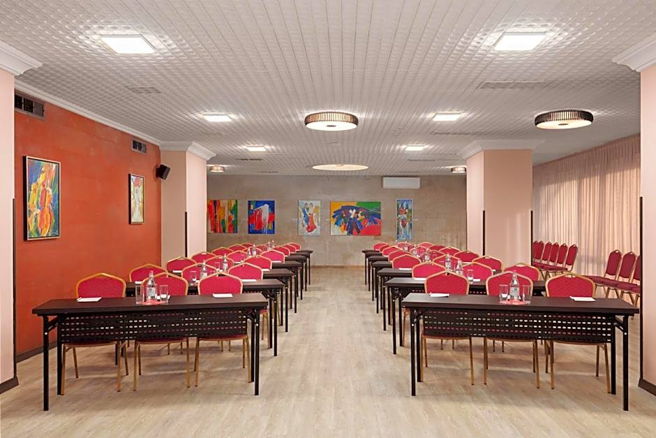 Ani Plaza Hotel