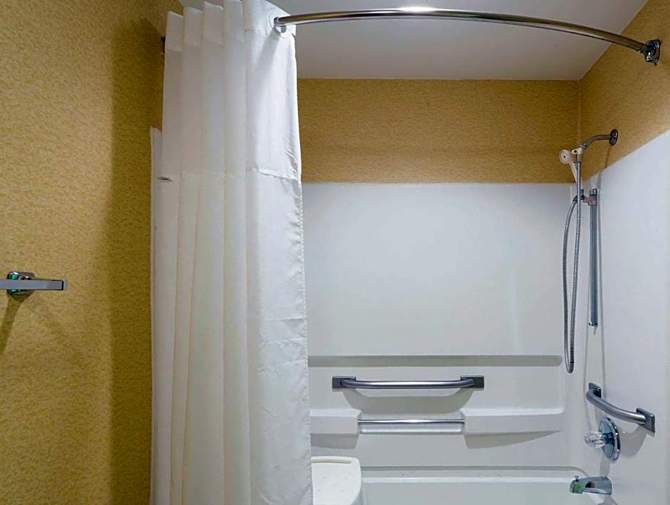 Ramada by Wyndham Bettendorf