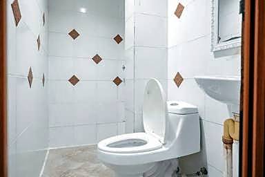 RedDoorz near Nagoya Hill Mall Batam 5