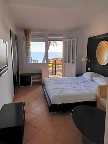 Bungalow - Water Front