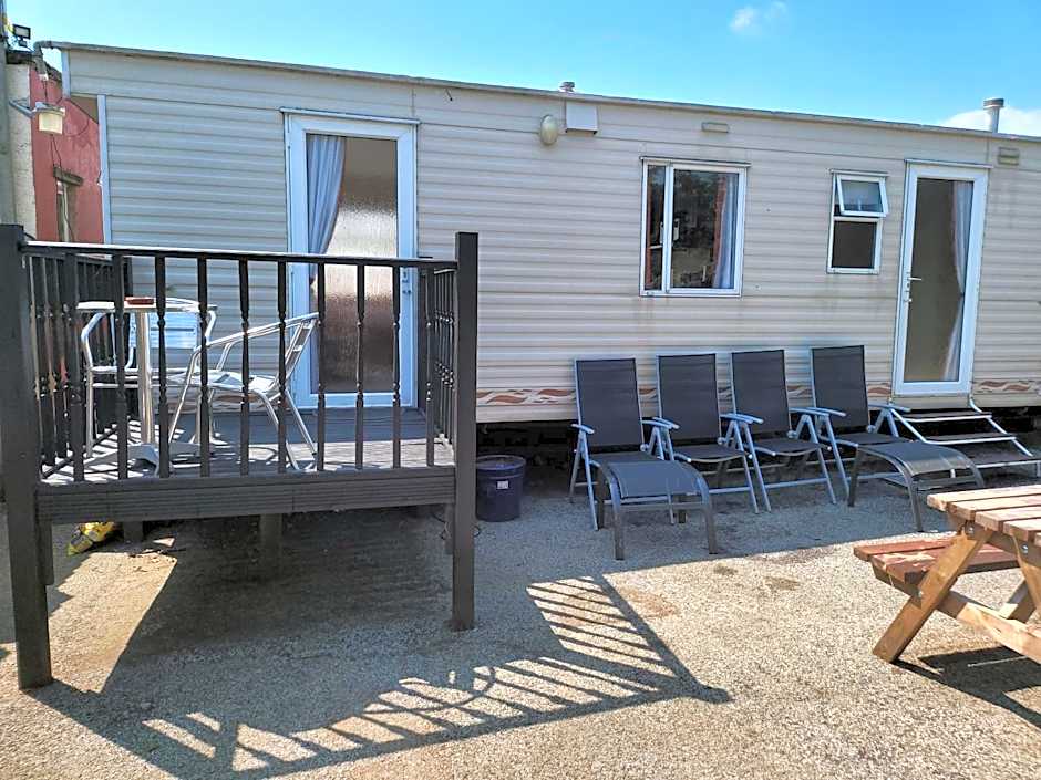 the jackdaw pub SELF CATERING STATIC CARAVAN free breakfast supplied