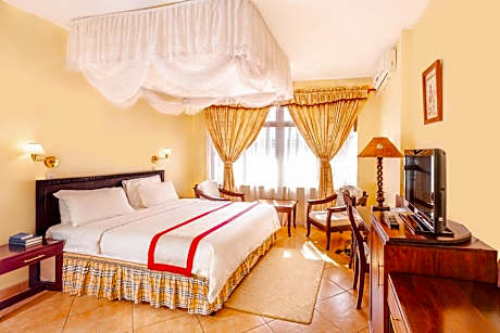 New Safari Hotel