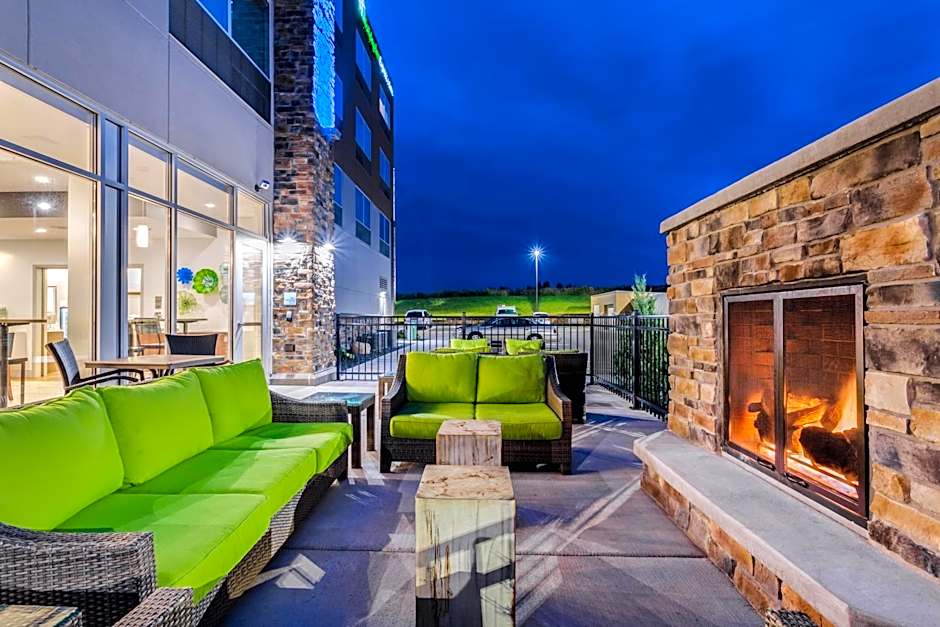 Holiday Inn Express & Suites Rice Lake By IHG