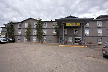 Super 8 by Wyndham Whitecourt