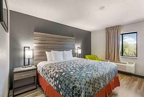 Queen Room - Accessible/Nonsmoking